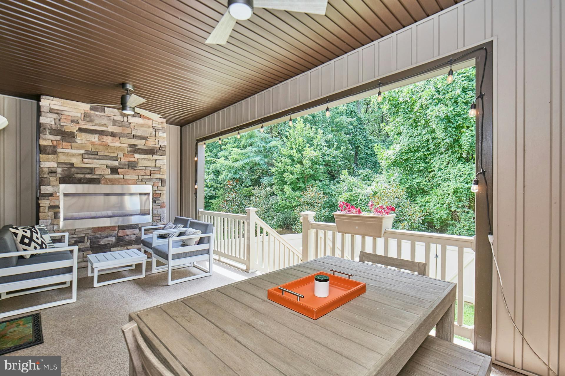 METRO ROW - Residential Lease