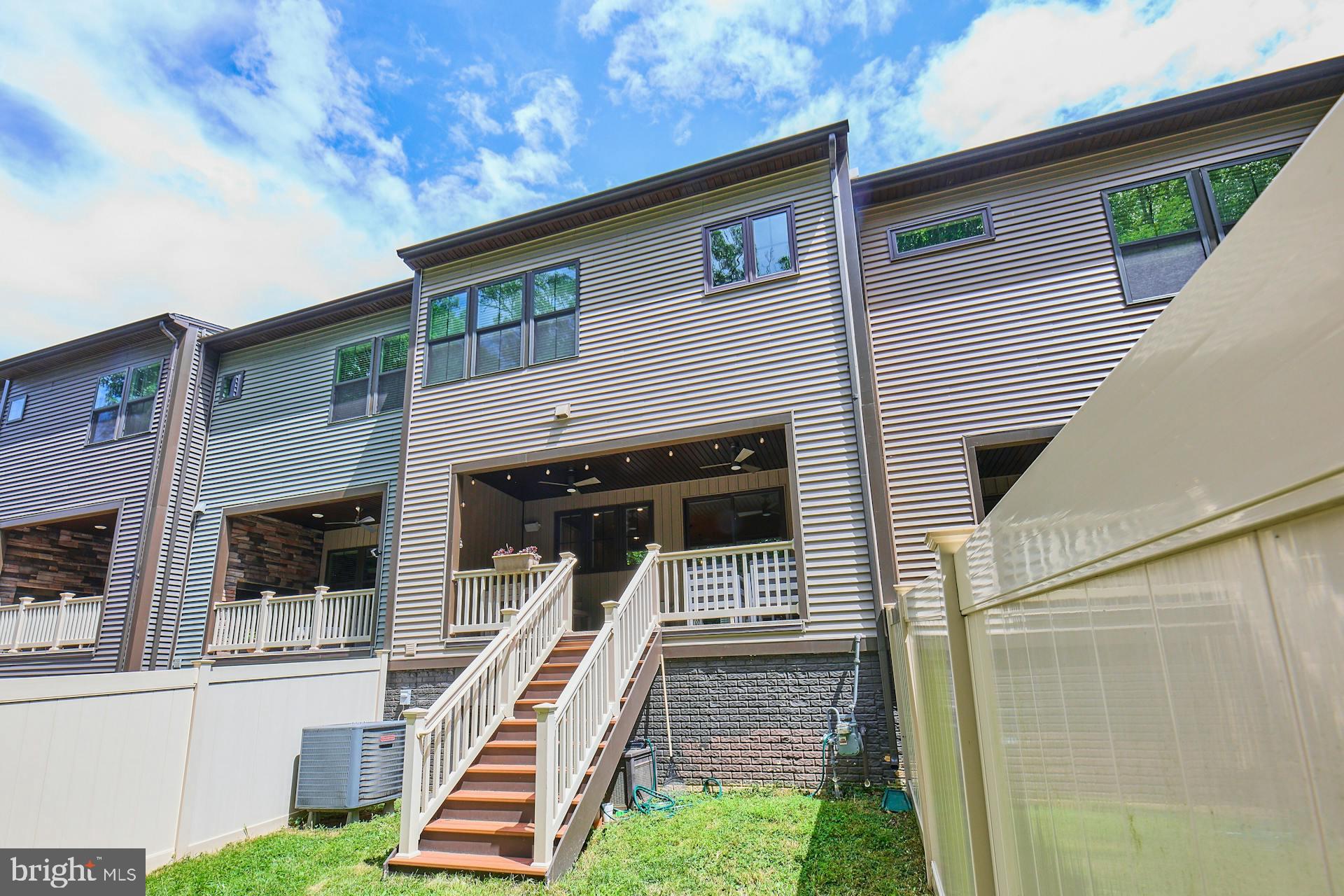 METRO ROW - Residential Lease