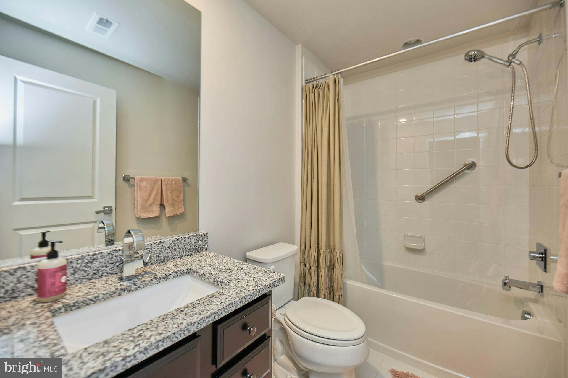 METRO ROW - Residential Lease