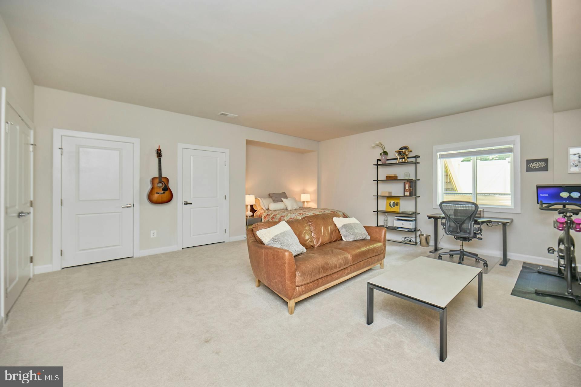 METRO ROW - Residential Lease