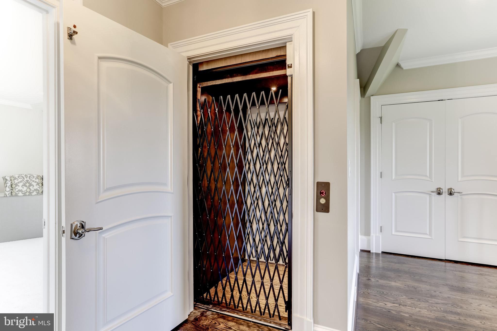 CREIGHTON FARMS - Residential