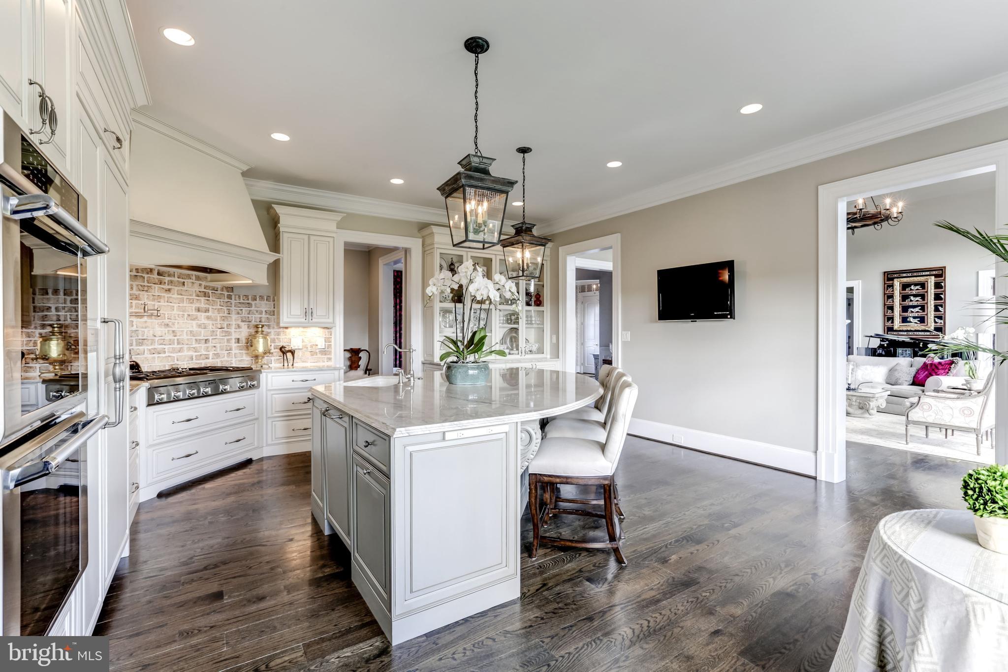 CREIGHTON FARMS - Residential