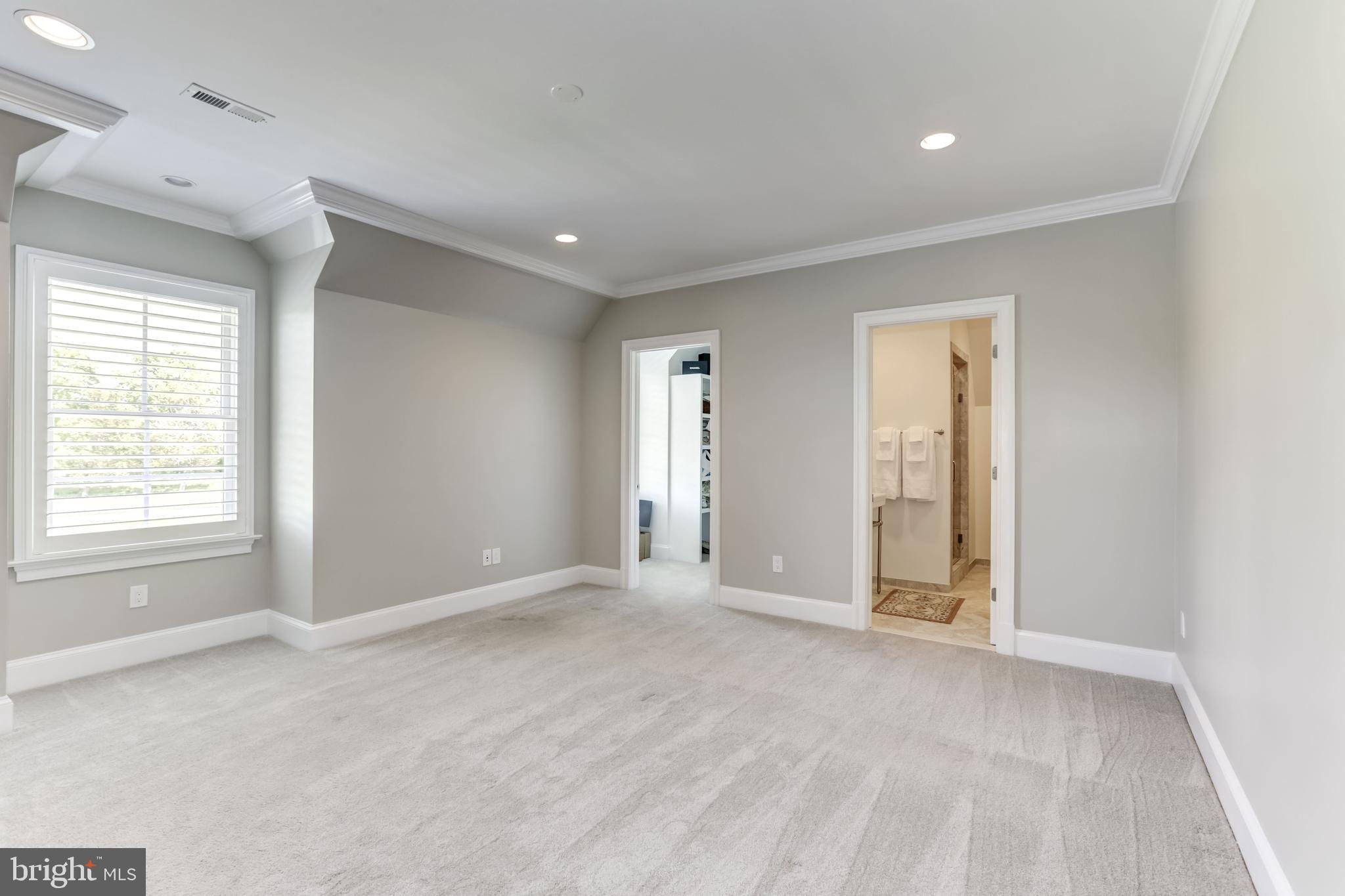 CREIGHTON FARMS - Residential