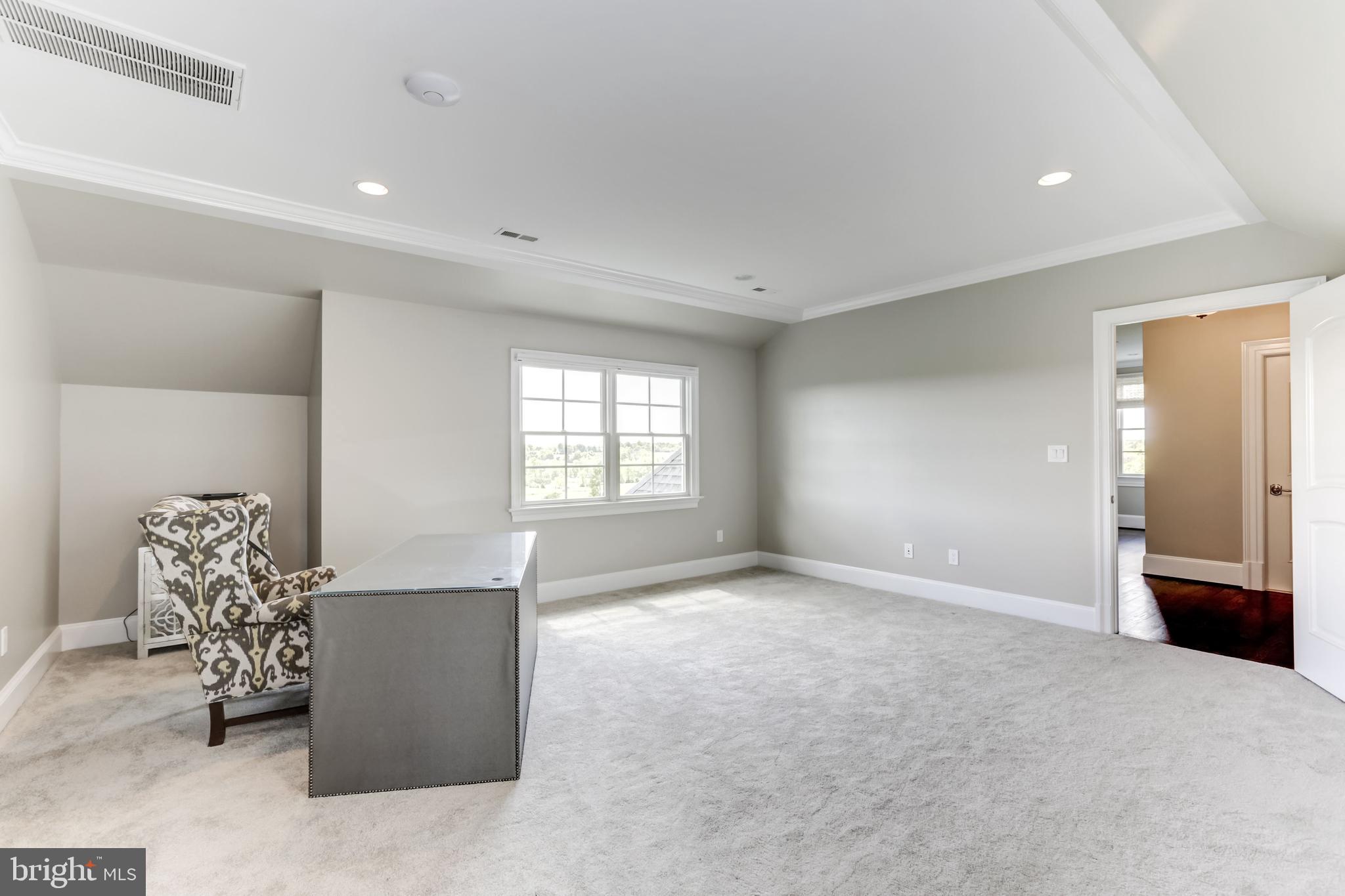 CREIGHTON FARMS - Residential