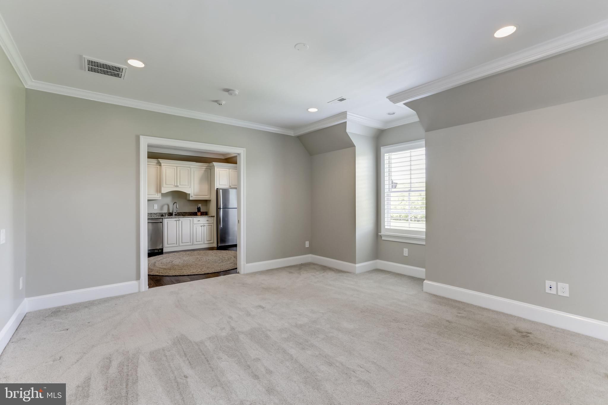 CREIGHTON FARMS - Residential