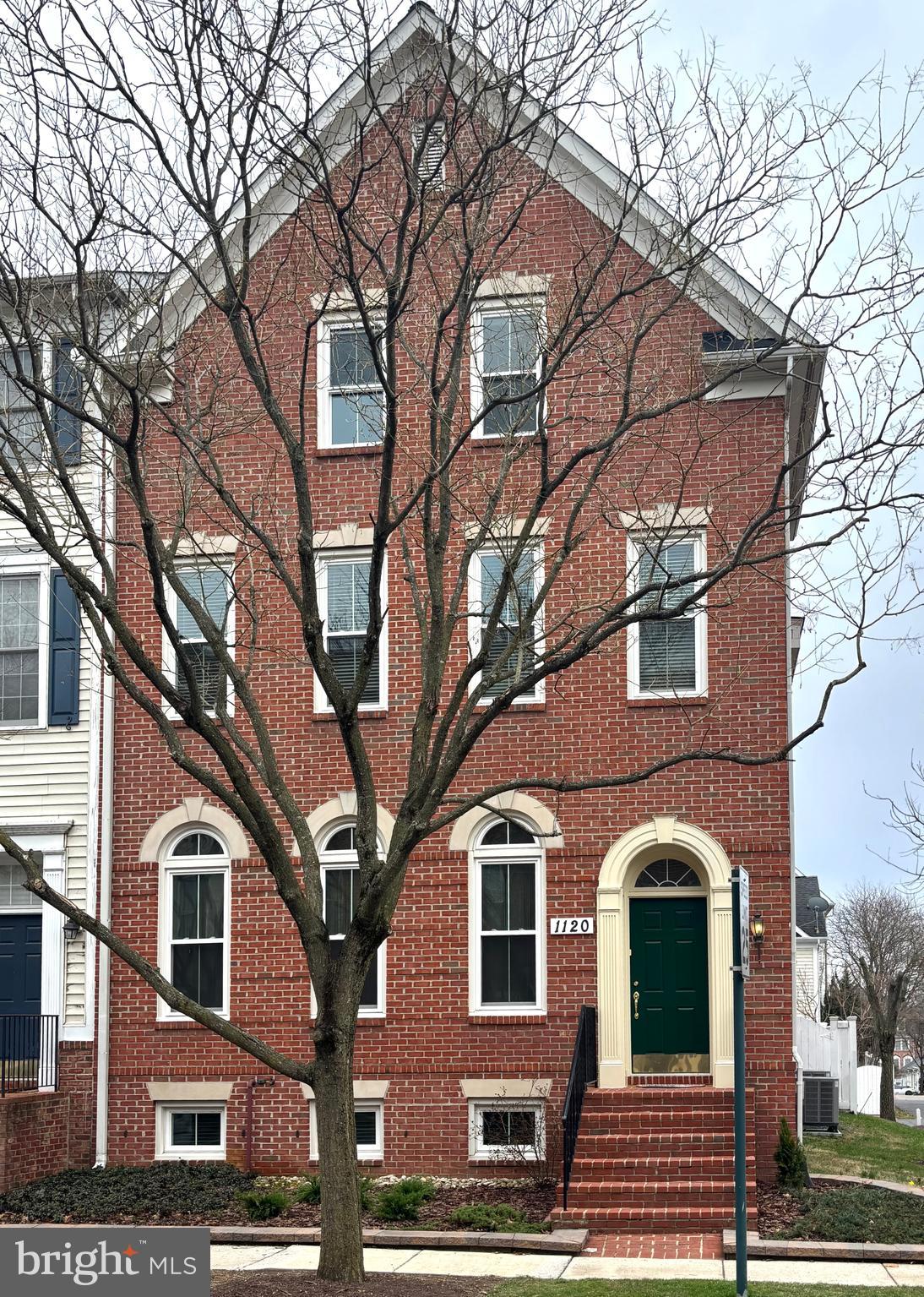 CRESTFIELD DRIVE 1120