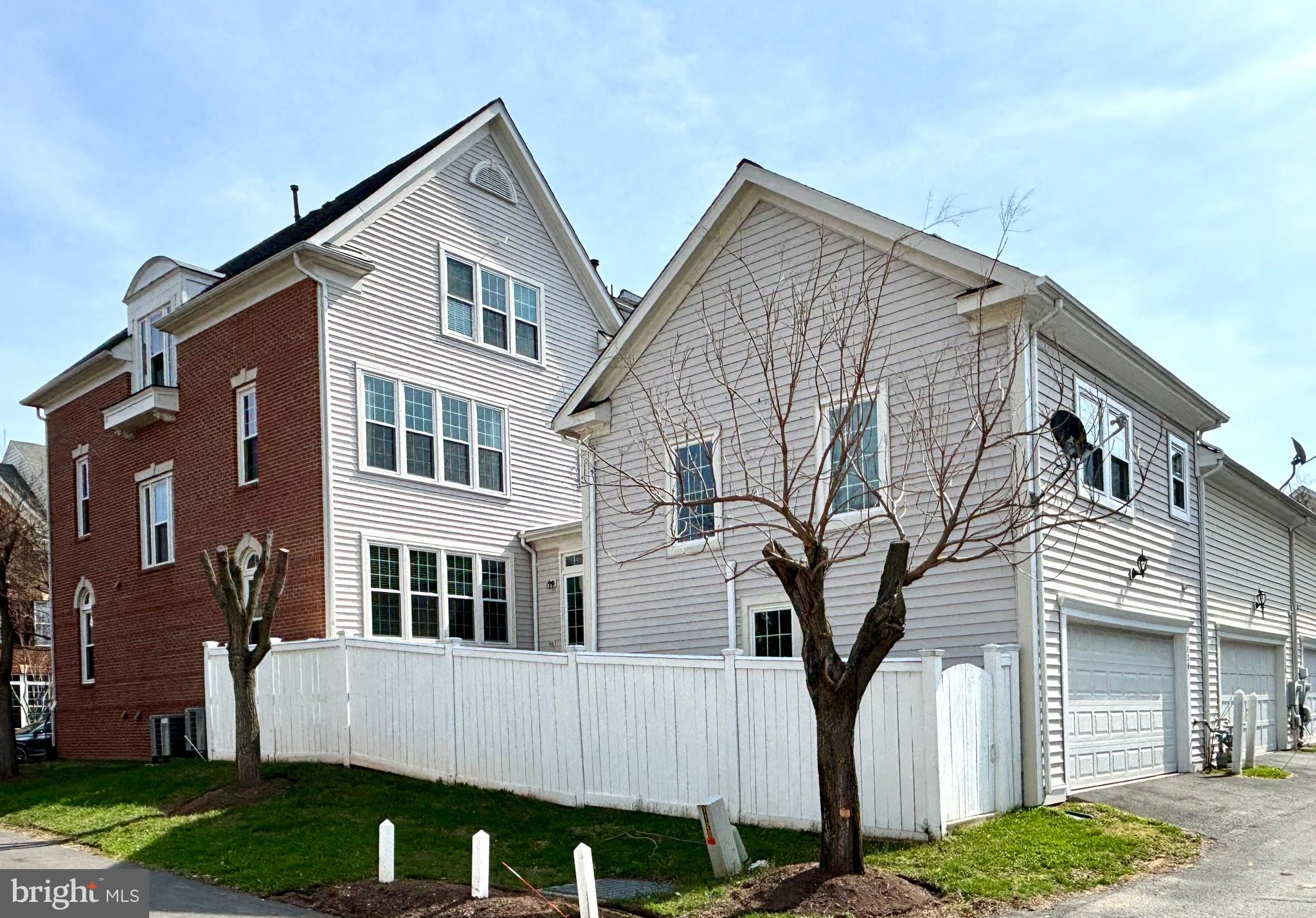 CRESTFIELD DRIVE 1120