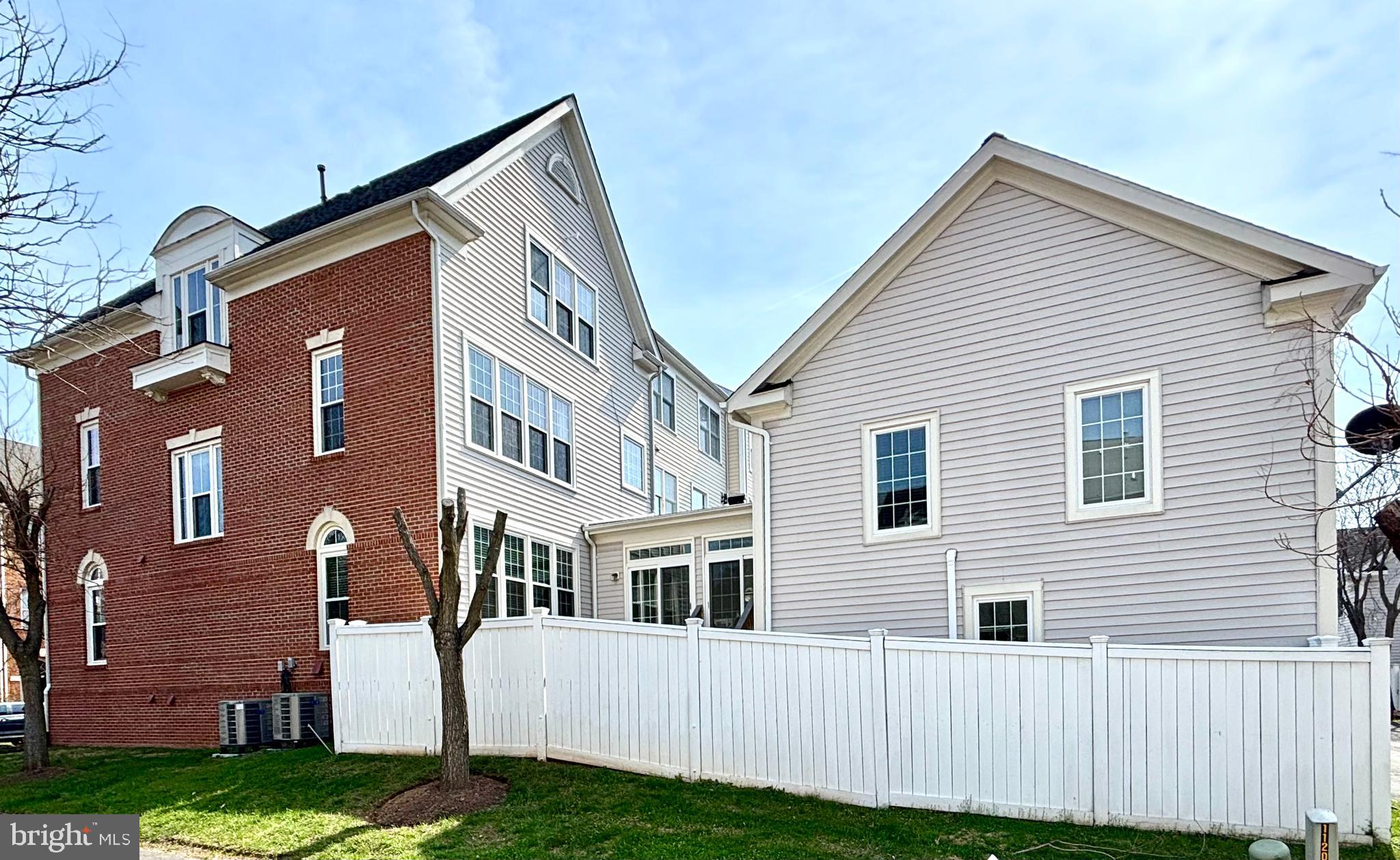 CRESTFIELD DRIVE 1120