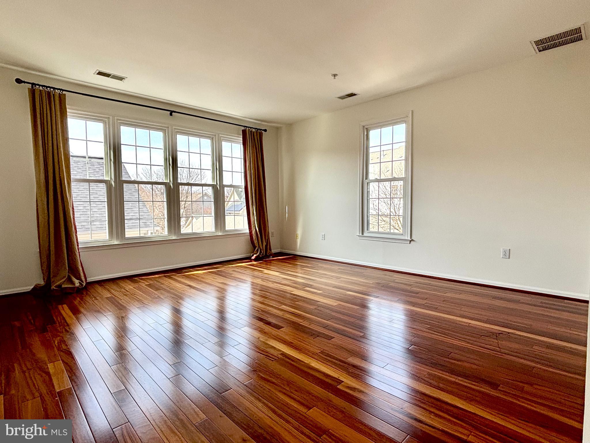 KING FARM BAILEYS COMMON - Residential