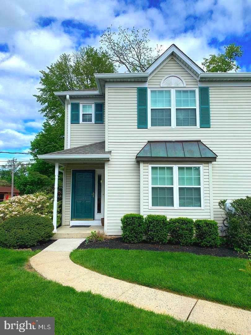 YORKSHIRE COMMONS - Residential Lease