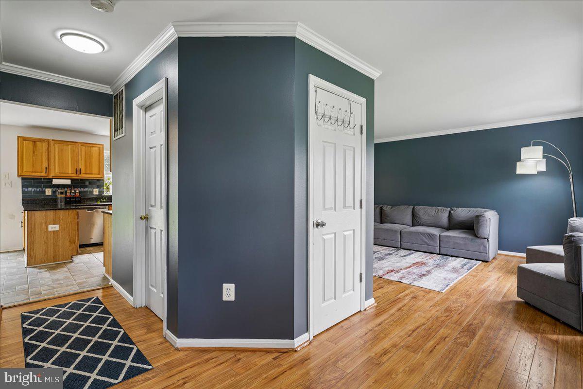 3437 LIVINGSTON DR