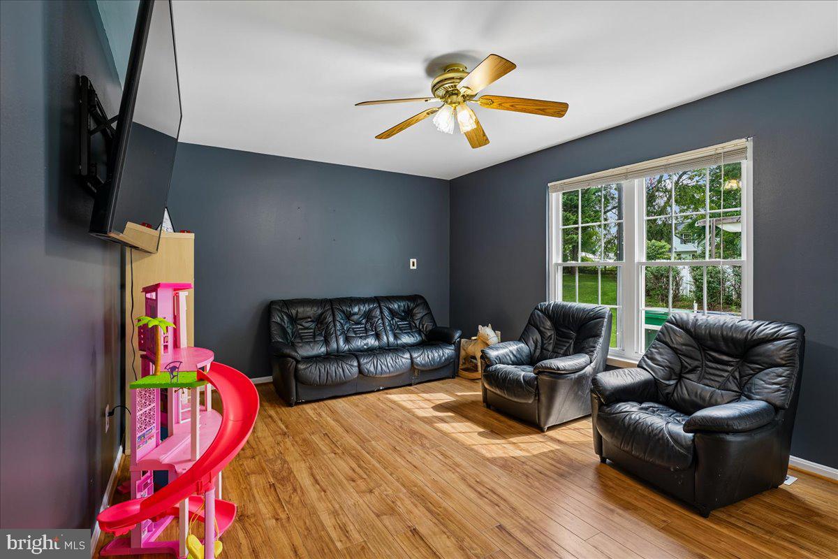 3437 LIVINGSTON DR