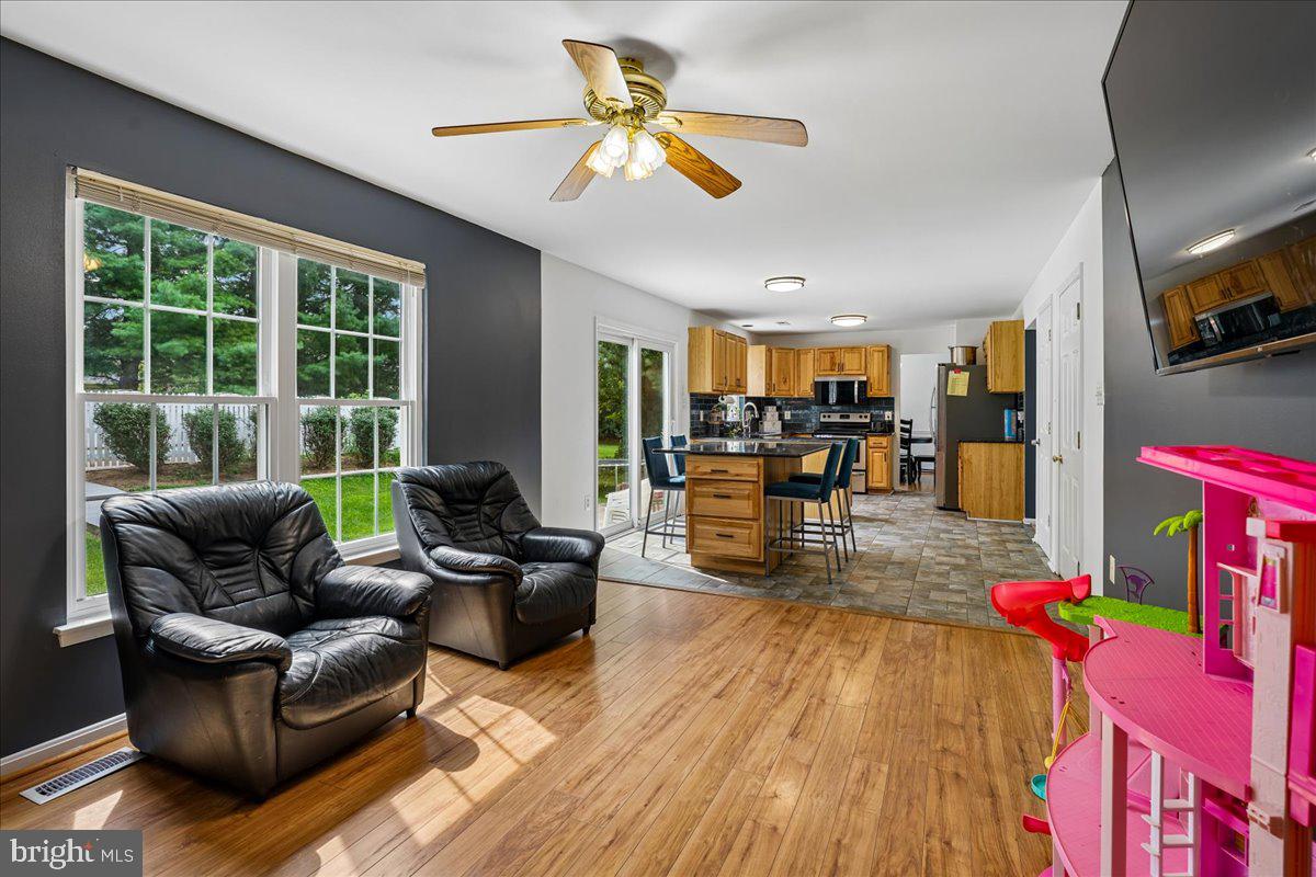 3437 LIVINGSTON DR
