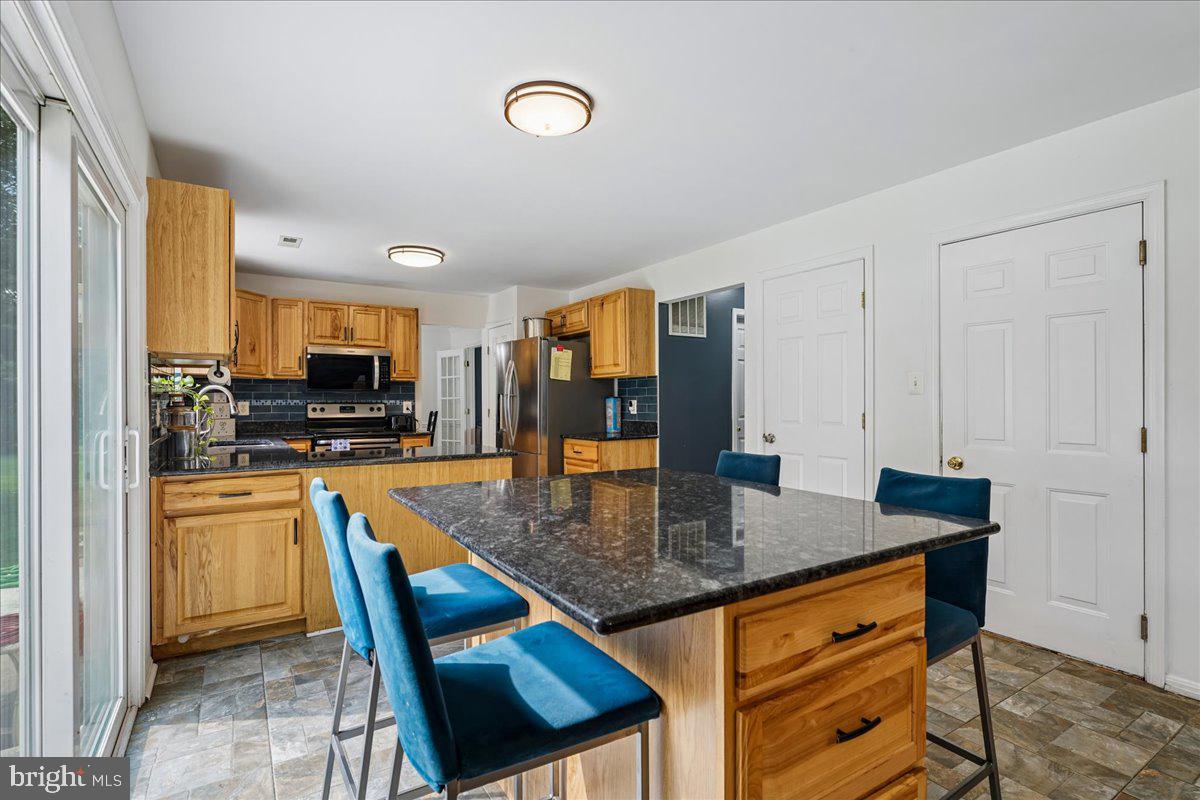 3437 LIVINGSTON DR