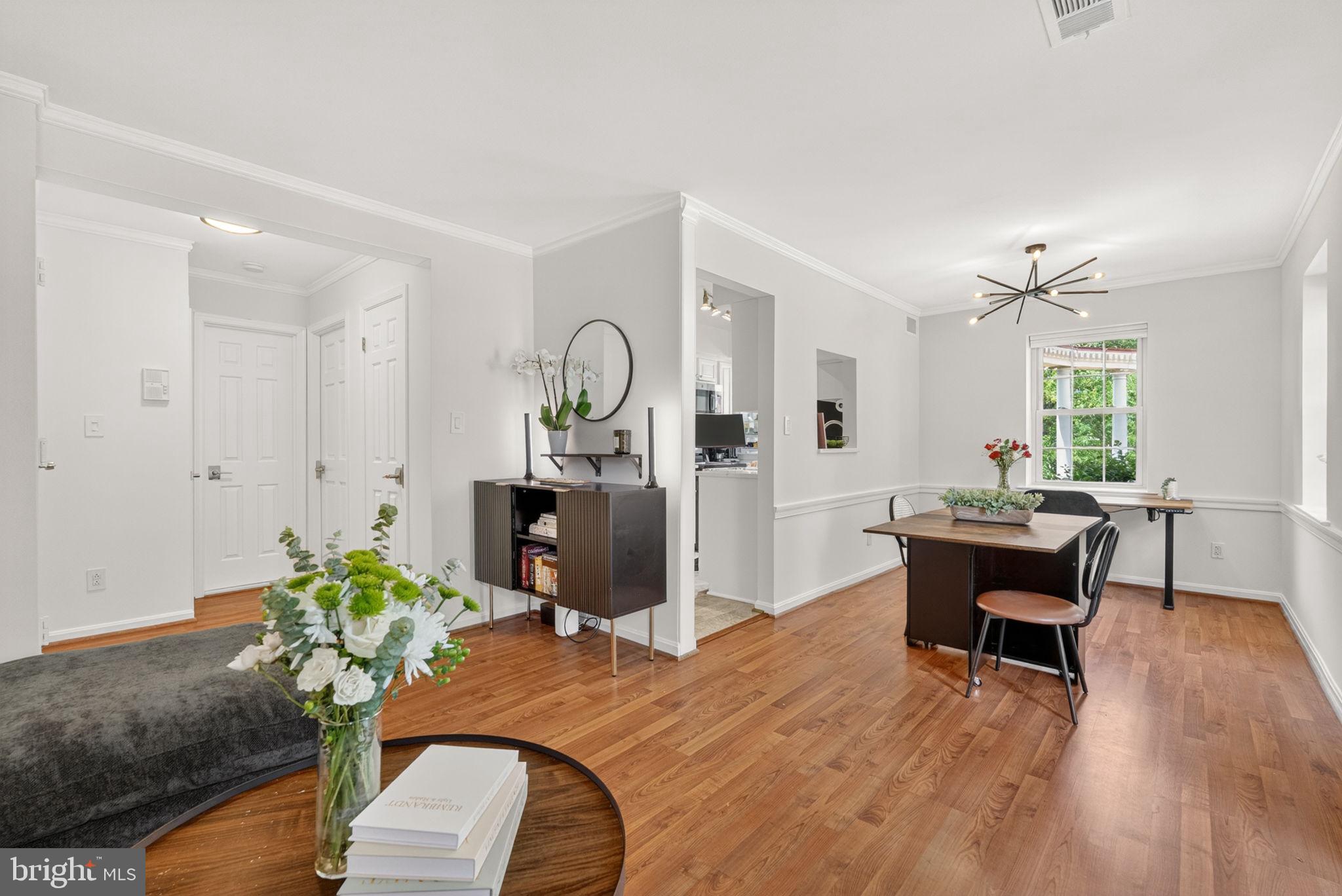 1301 E ABINGDON DRIVE 1