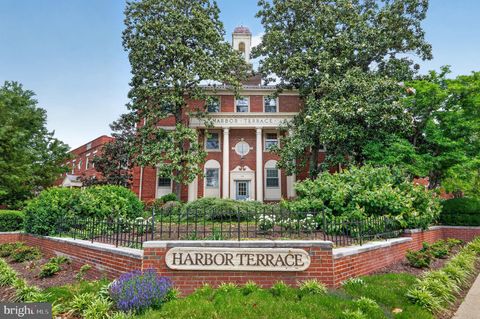 Photo of 1301 E Abingdon Drive #1, ALEXANDRIA, VA 22314 (MLS # VAAX2060796)