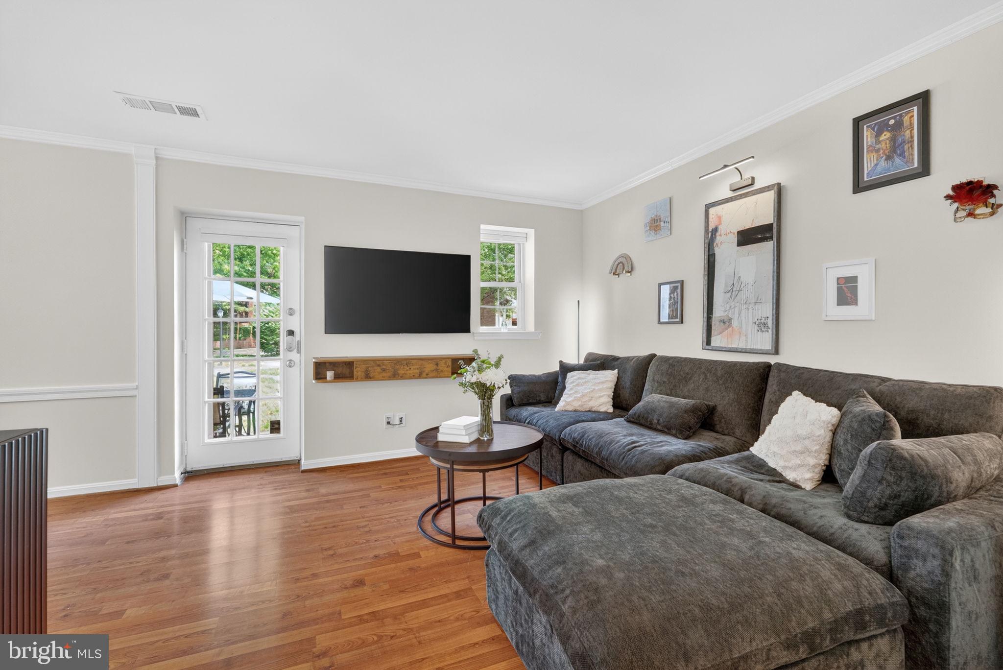 1301 E ABINGDON DRIVE 1