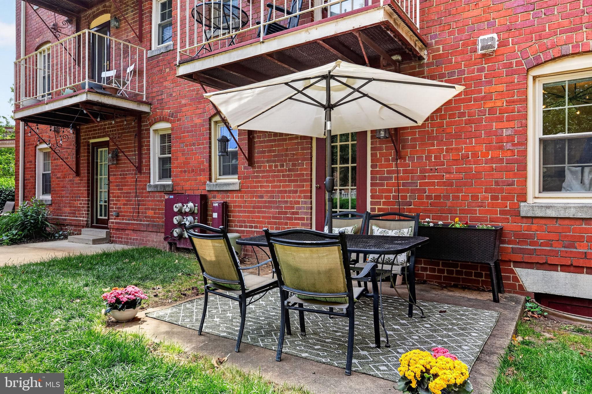 1301 E ABINGDON DRIVE 1