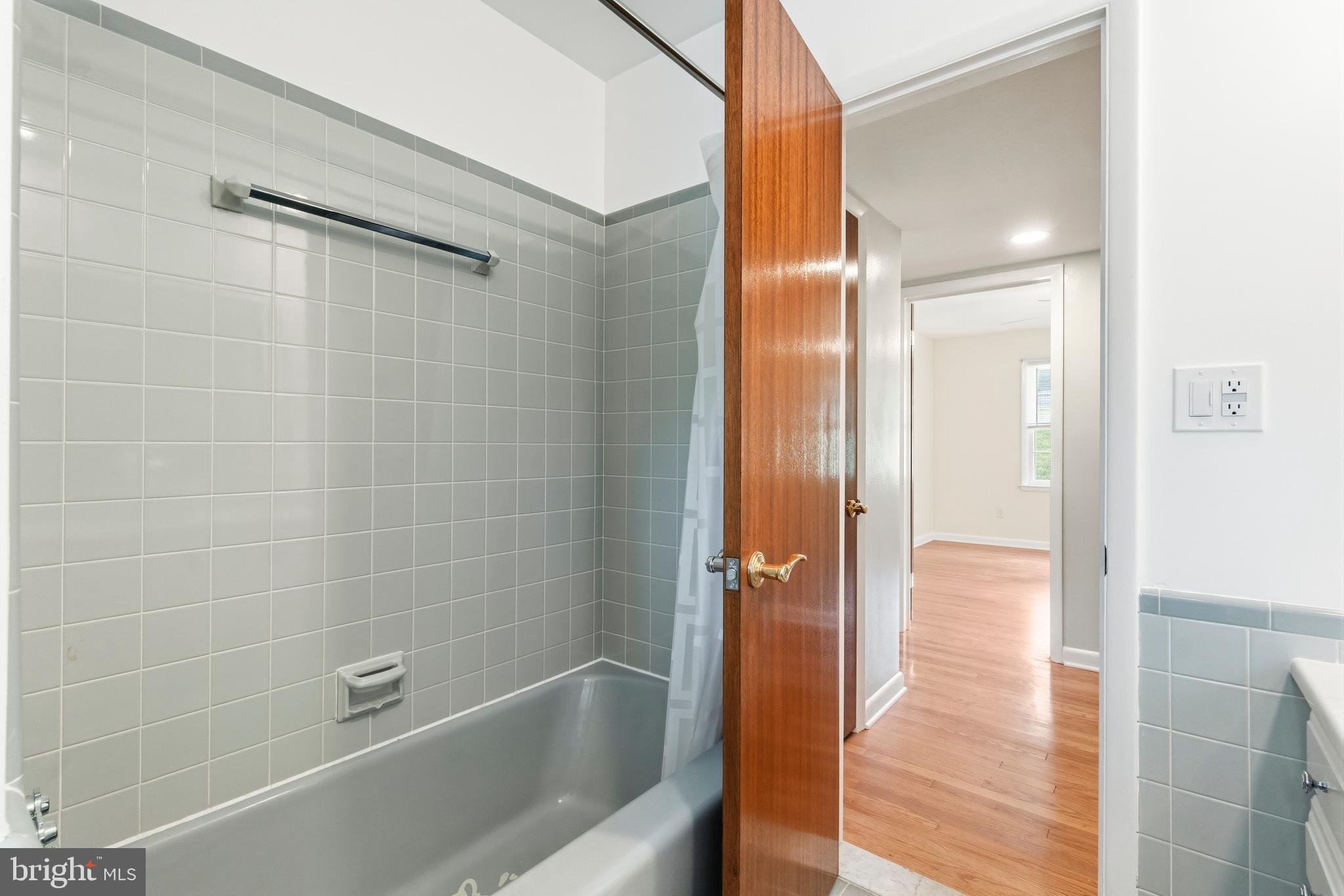 HAMPTON VILLAGE - Residential