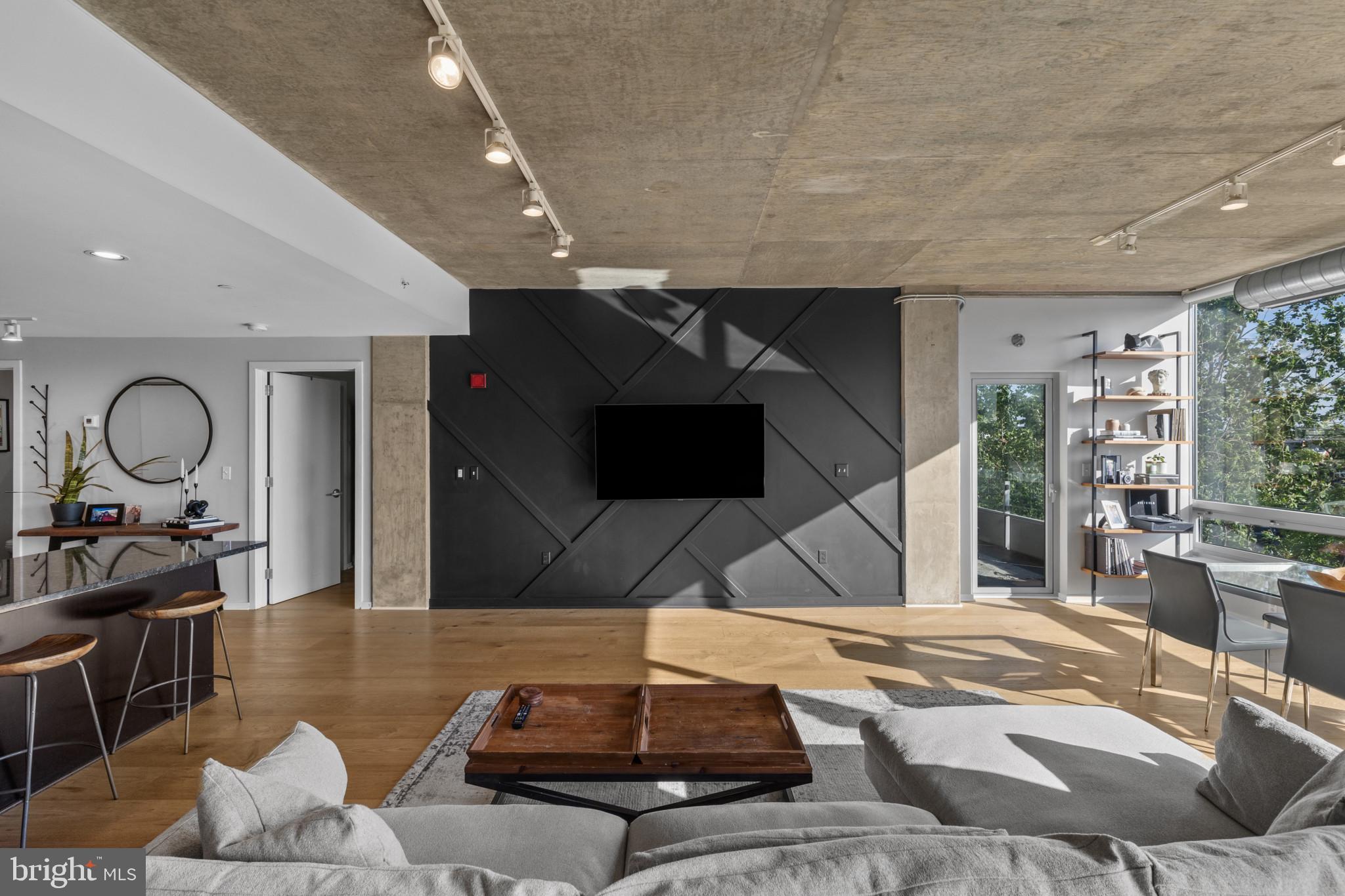 LOCUST POINT - Residential