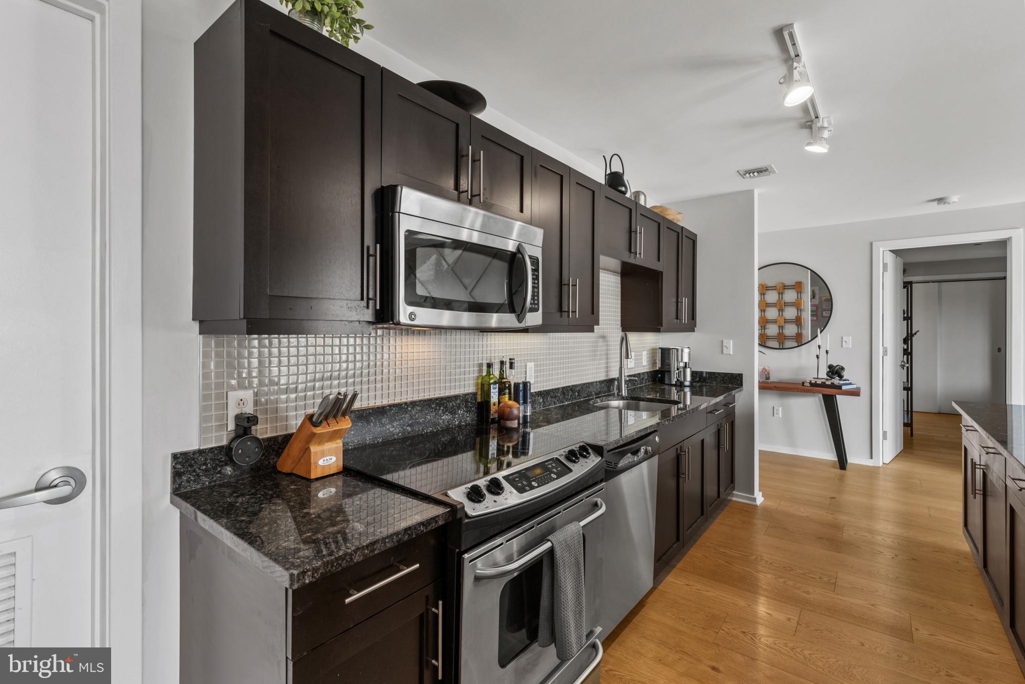 LOCUST POINT - Residential