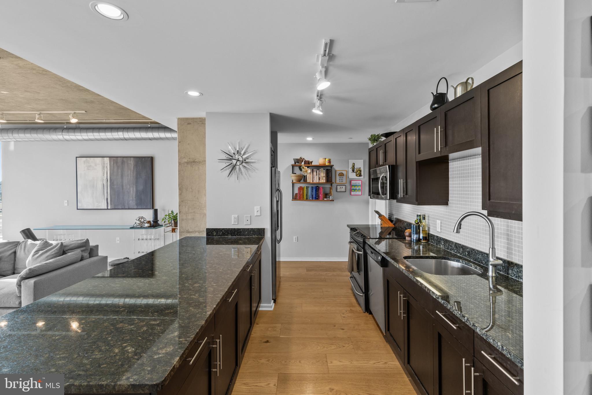 LOCUST POINT - Residential