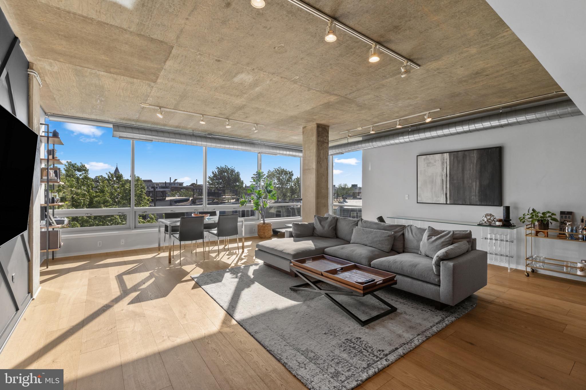 LOCUST POINT - Residential