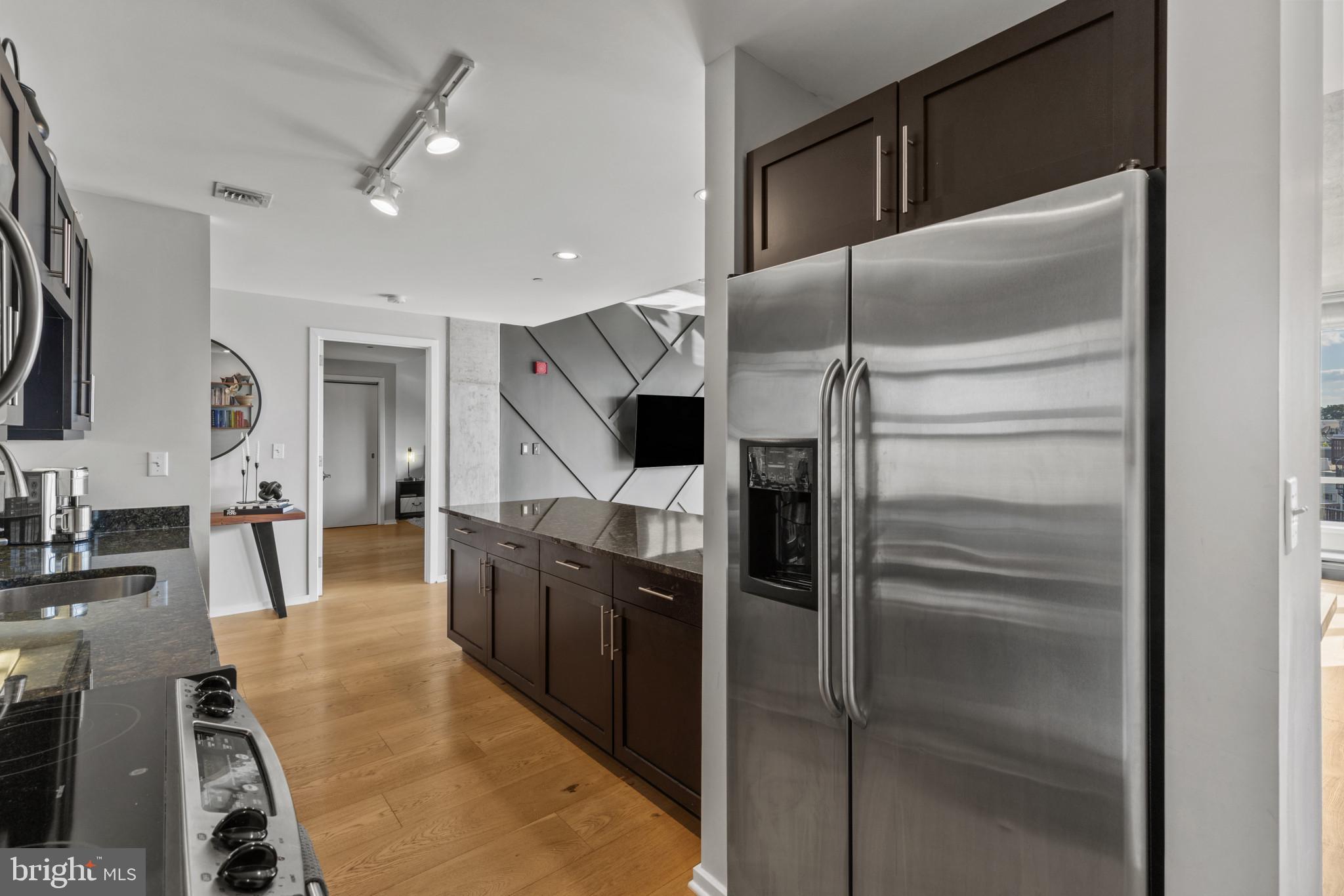 LOCUST POINT - Residential