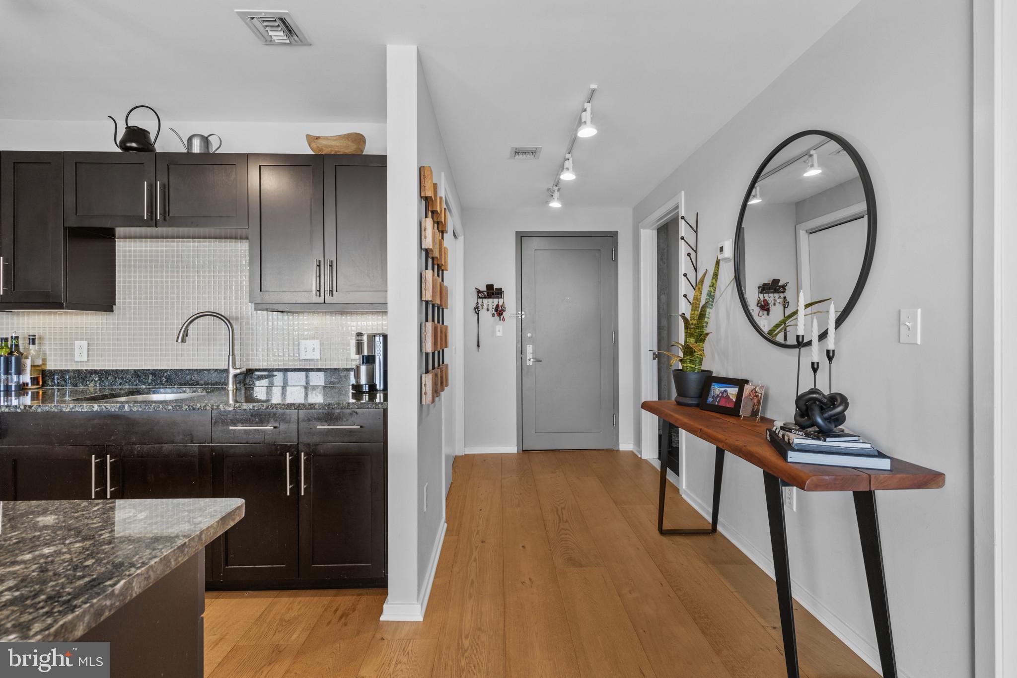 LOCUST POINT - Residential