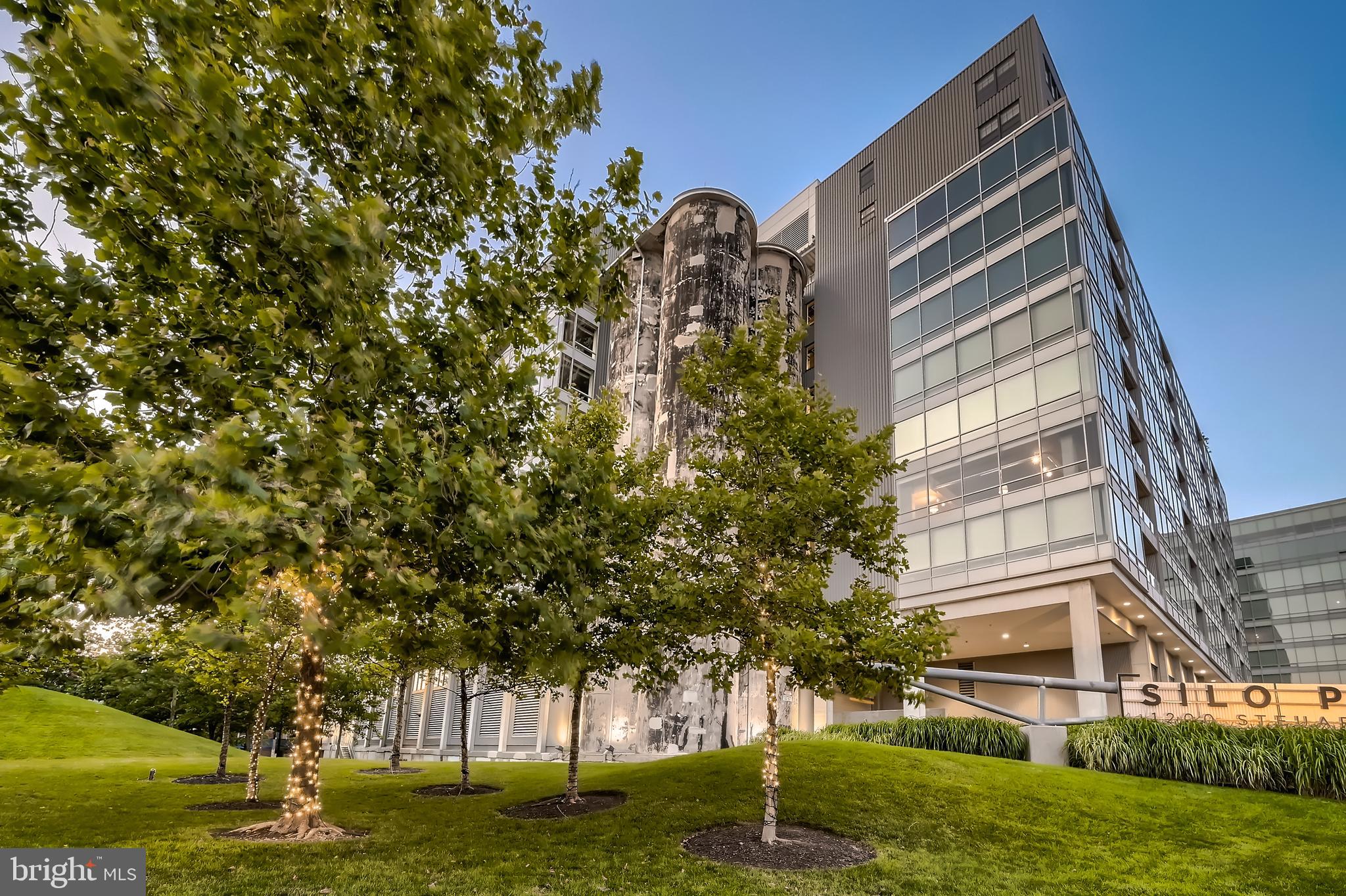 LOCUST POINT - Residential