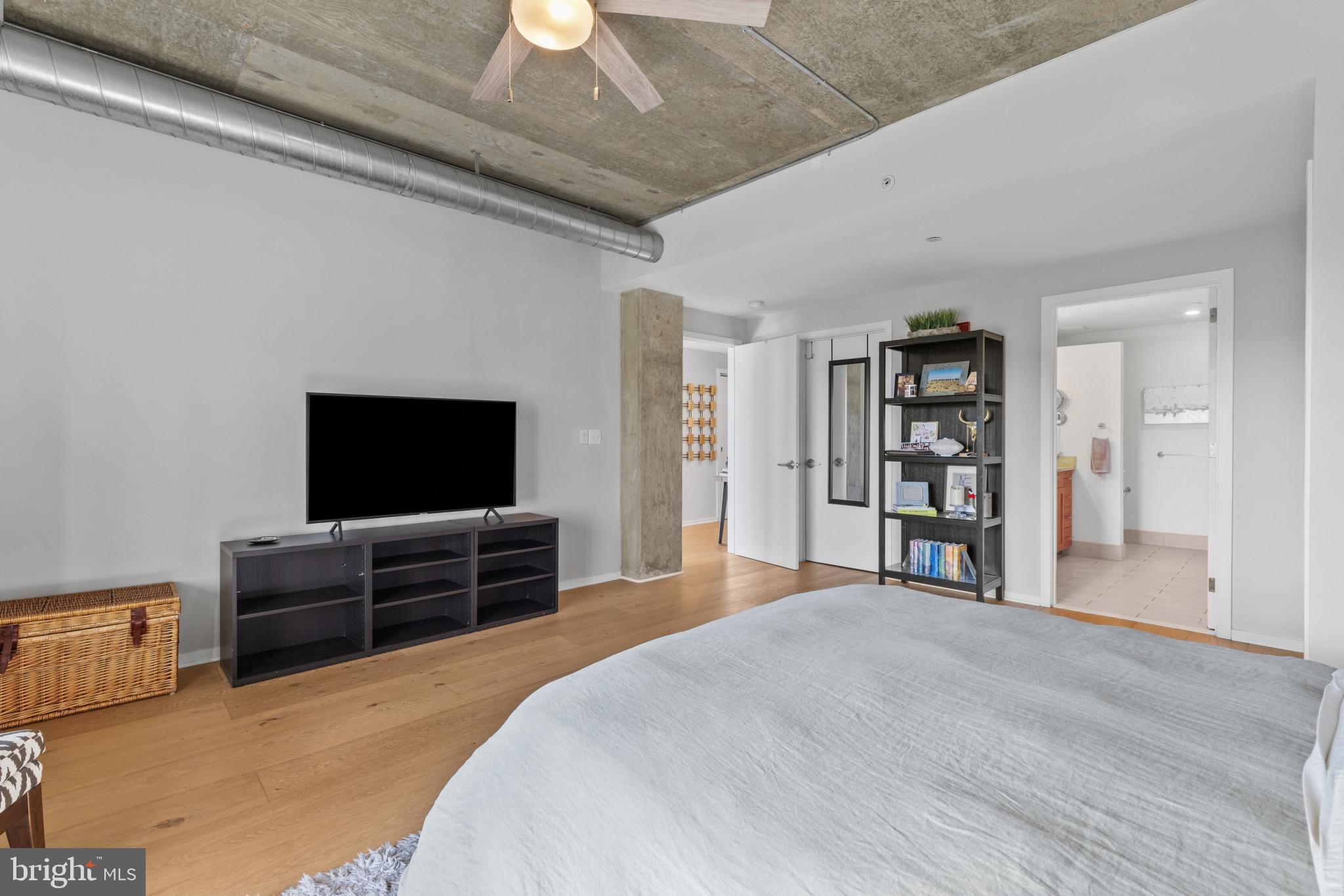 LOCUST POINT - Residential