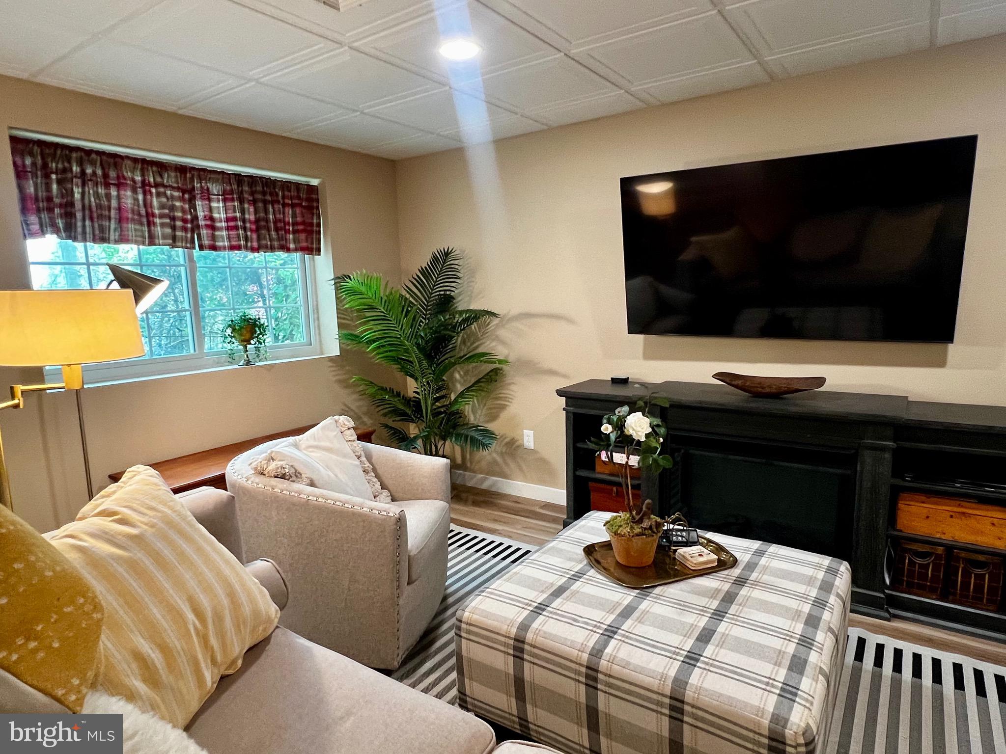 WINDSOR CROSSING - Residential