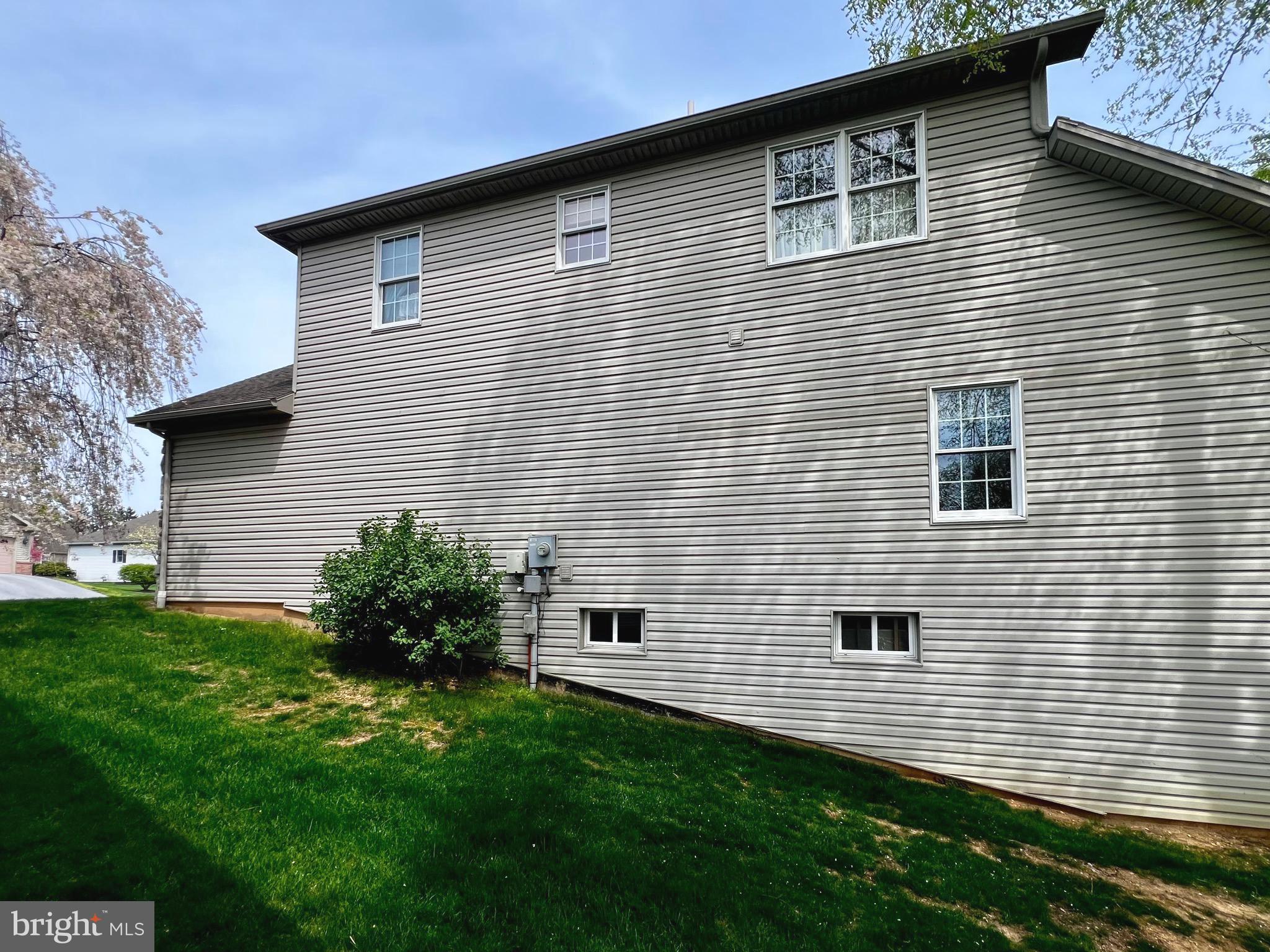 WINDSOR CROSSING - Residential