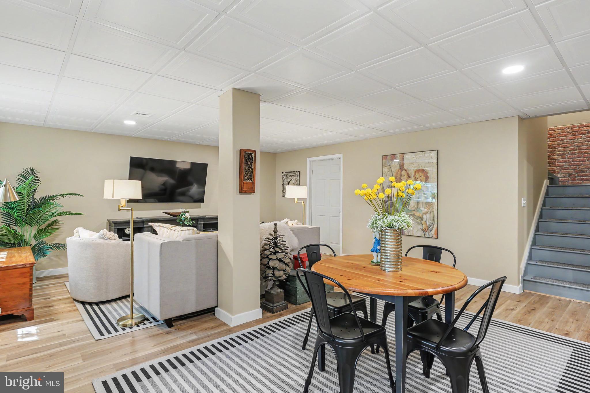 WINDSOR CROSSING - Residential