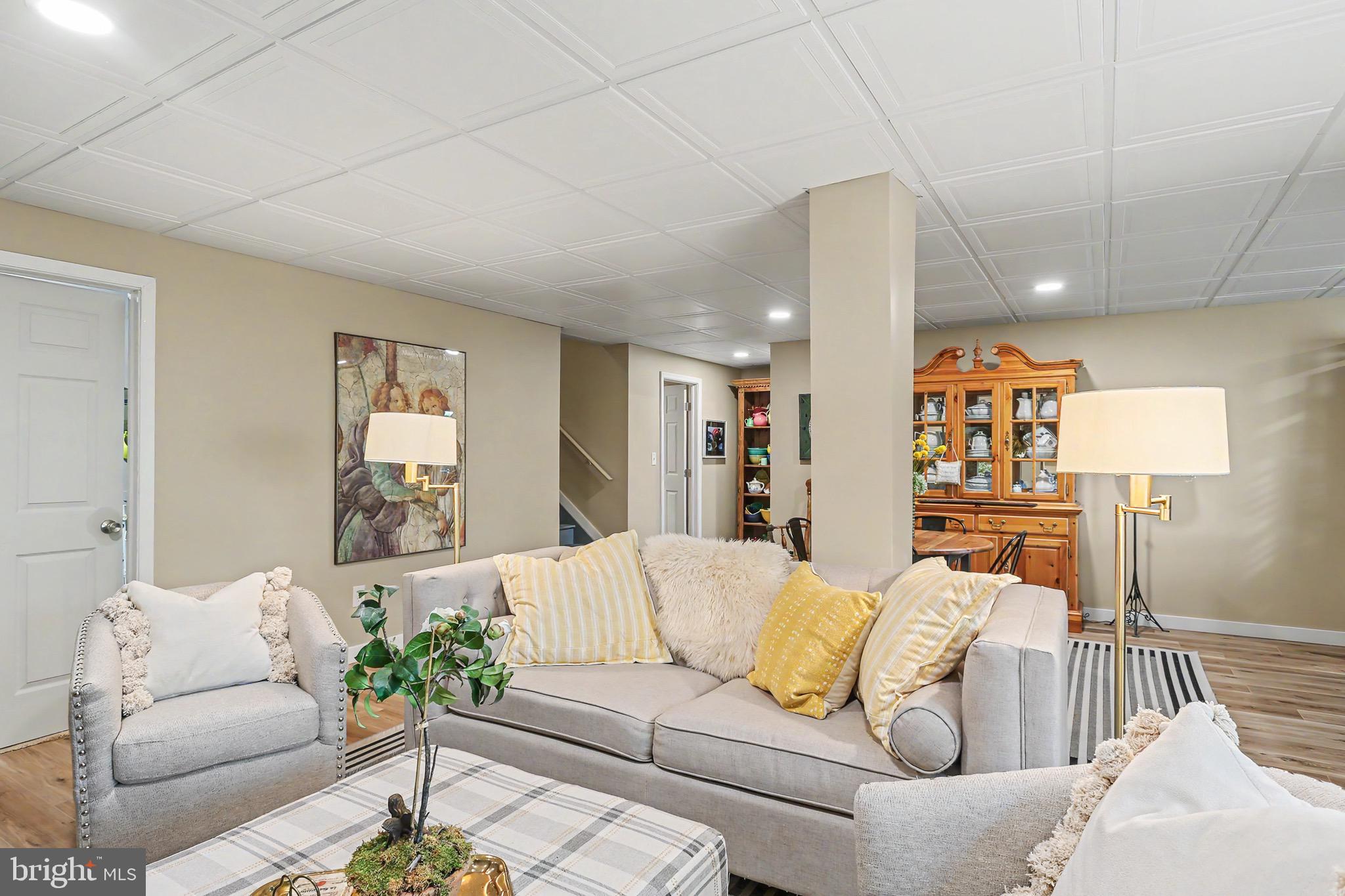 WINDSOR CROSSING - Residential