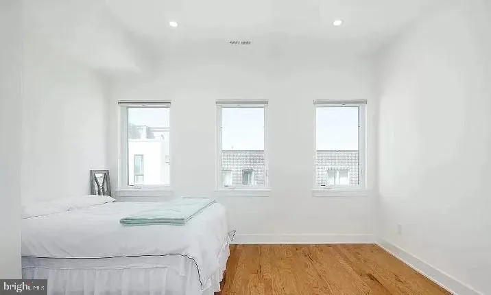 Philadelphia, Pennsylvania 19130, United States, 3 Bedrooms Bedrooms, ,3 BathroomsBathrooms,Residential,Active,99415