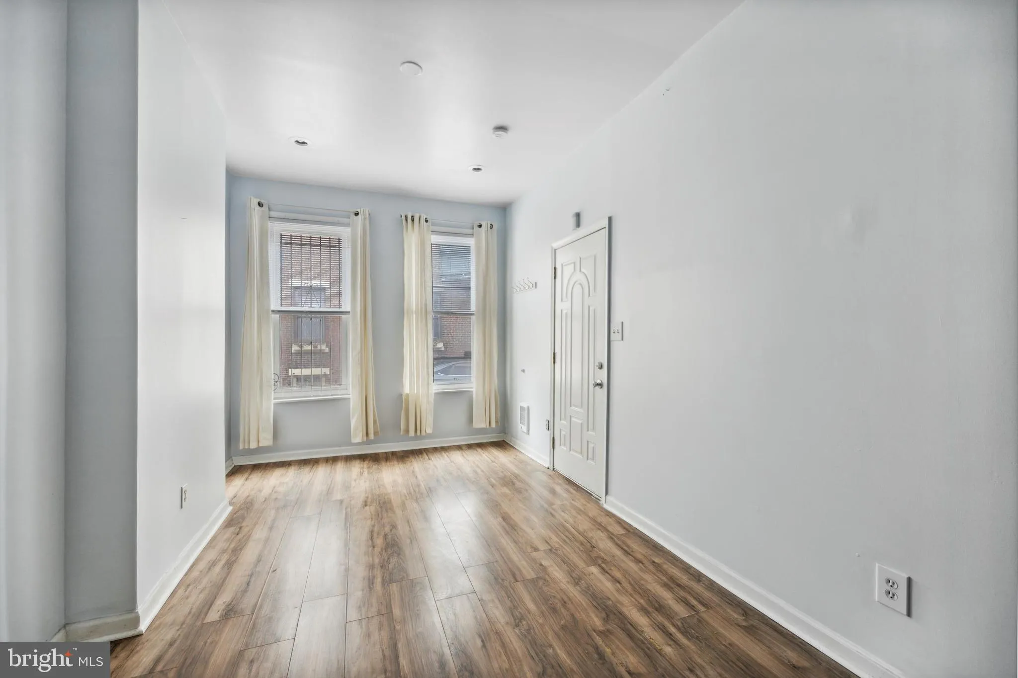 Philadelphia, Pennsylvania 19130, United States, 3 Bedrooms Bedrooms, ,3 BathroomsBathrooms,Residential,Active,99415