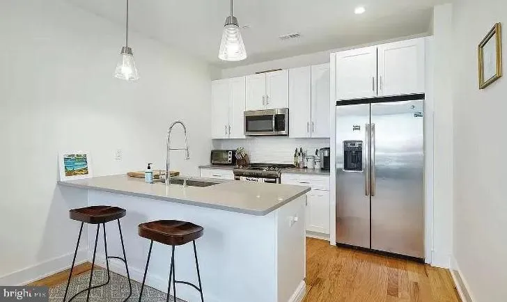Philadelphia, Pennsylvania 19130, United States, 3 Bedrooms Bedrooms, ,3 BathroomsBathrooms,Residential,Active,99415