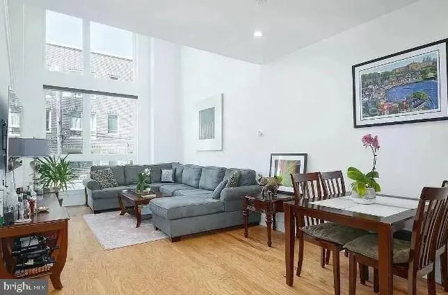 Philadelphia, Pennsylvania 19130, United States, 3 Bedrooms Bedrooms, ,3 BathroomsBathrooms,Residential,Active,99415