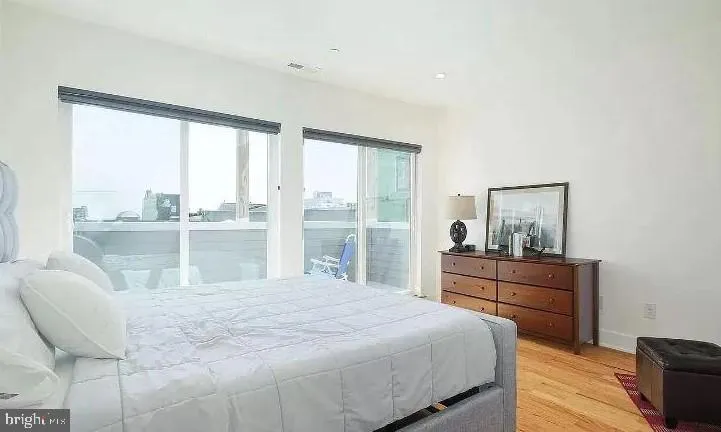 Philadelphia, Pennsylvania 19130, United States, 3 Bedrooms Bedrooms, ,3 BathroomsBathrooms,Residential,Active,99415