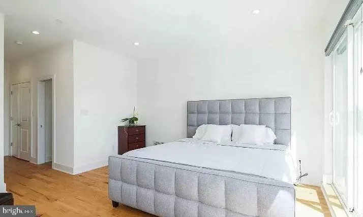 Philadelphia, Pennsylvania 19130, United States, 3 Bedrooms Bedrooms, ,3 BathroomsBathrooms,Residential,Active,99415