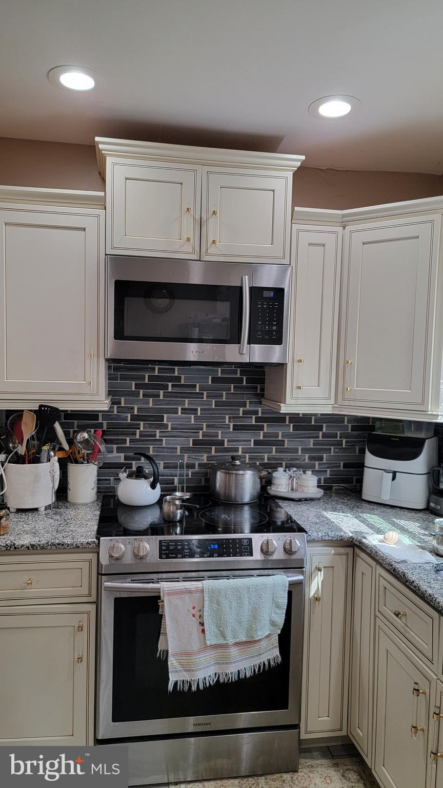 PHILADELPHIA (NORTHEAST) - Residential