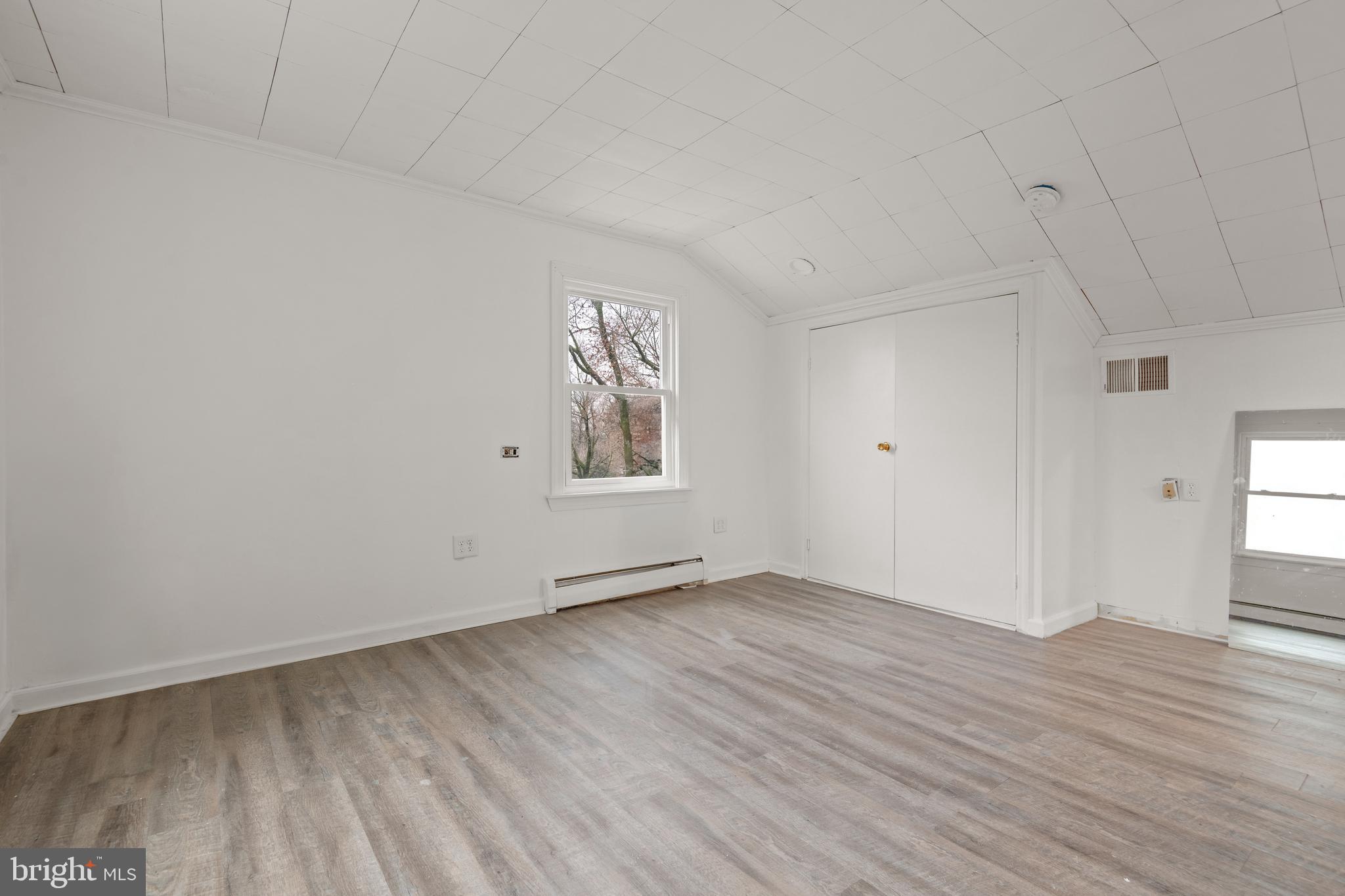 RED LION - Residential