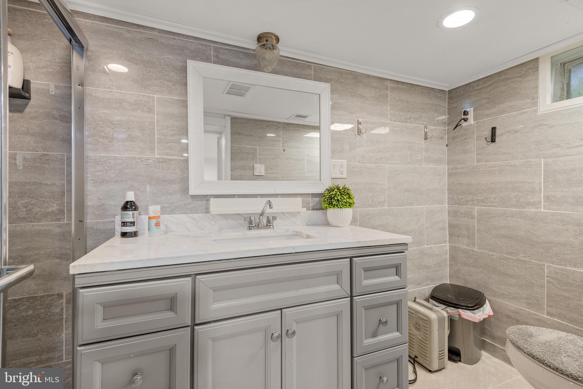 RED LION - Residential