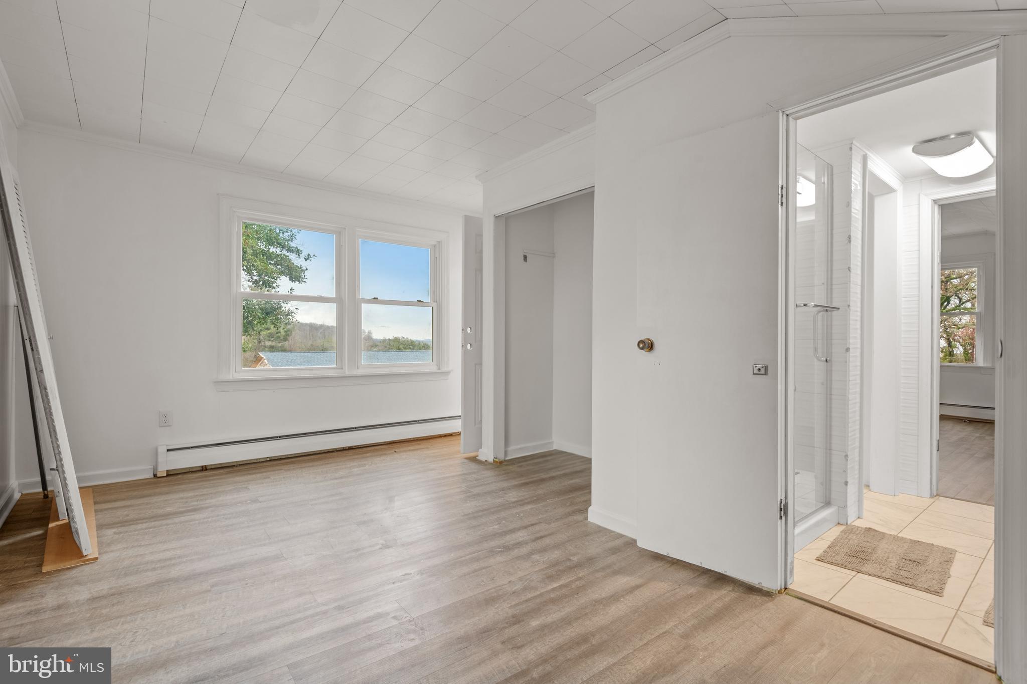 RED LION - Residential