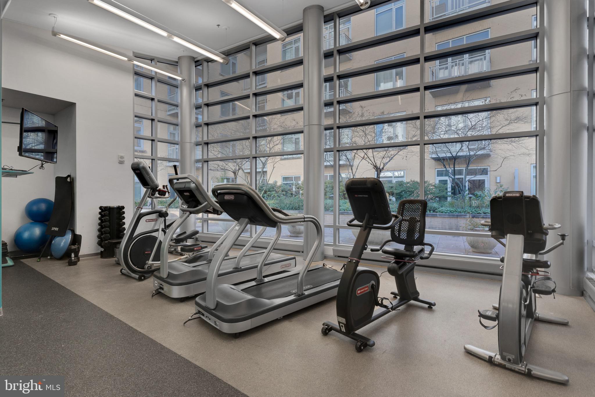 ONE INDEPENDENCE PLAZA - Residential