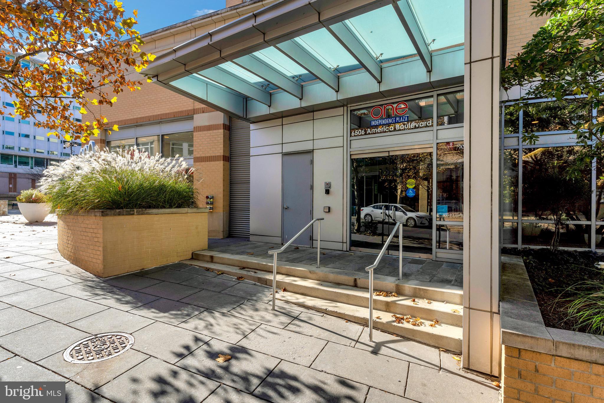 ONE INDEPENDENCE PLAZA - Residential