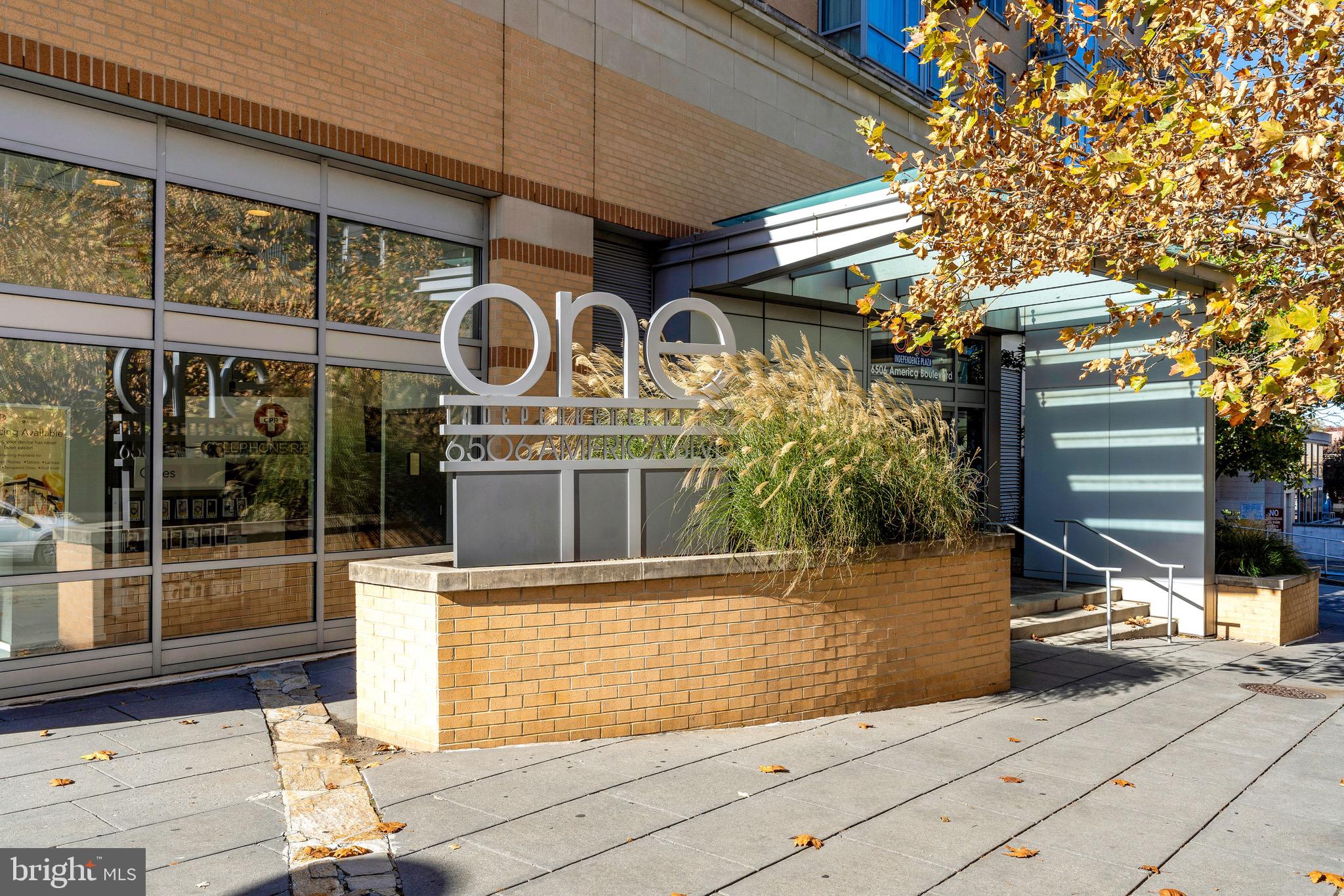 ONE INDEPENDENCE PLAZA - Residential