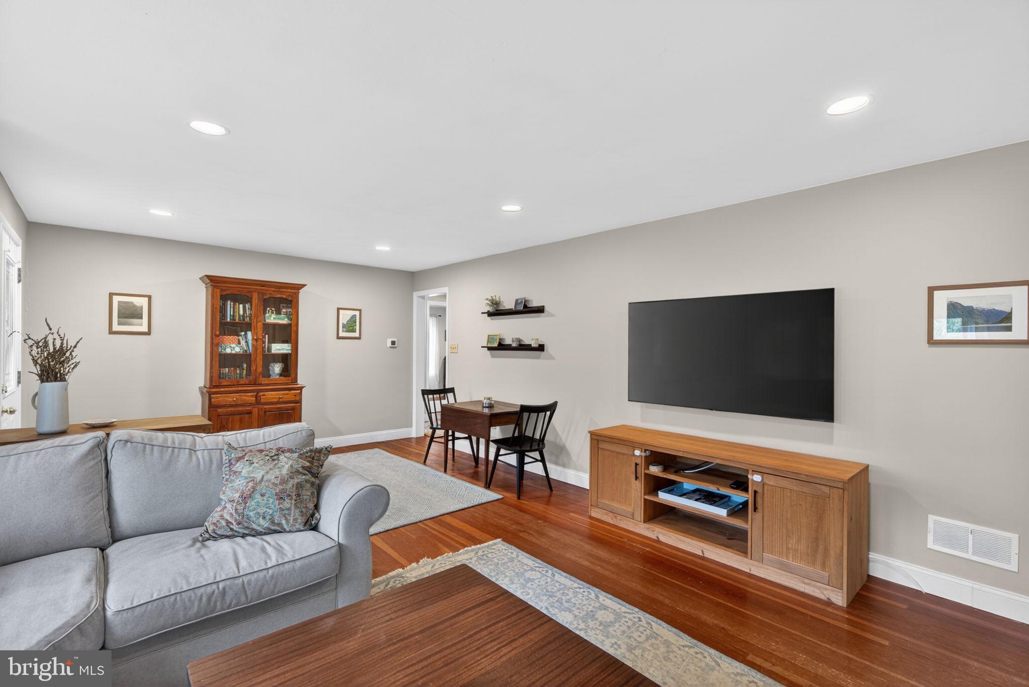 MAPLEWOOD - Residential