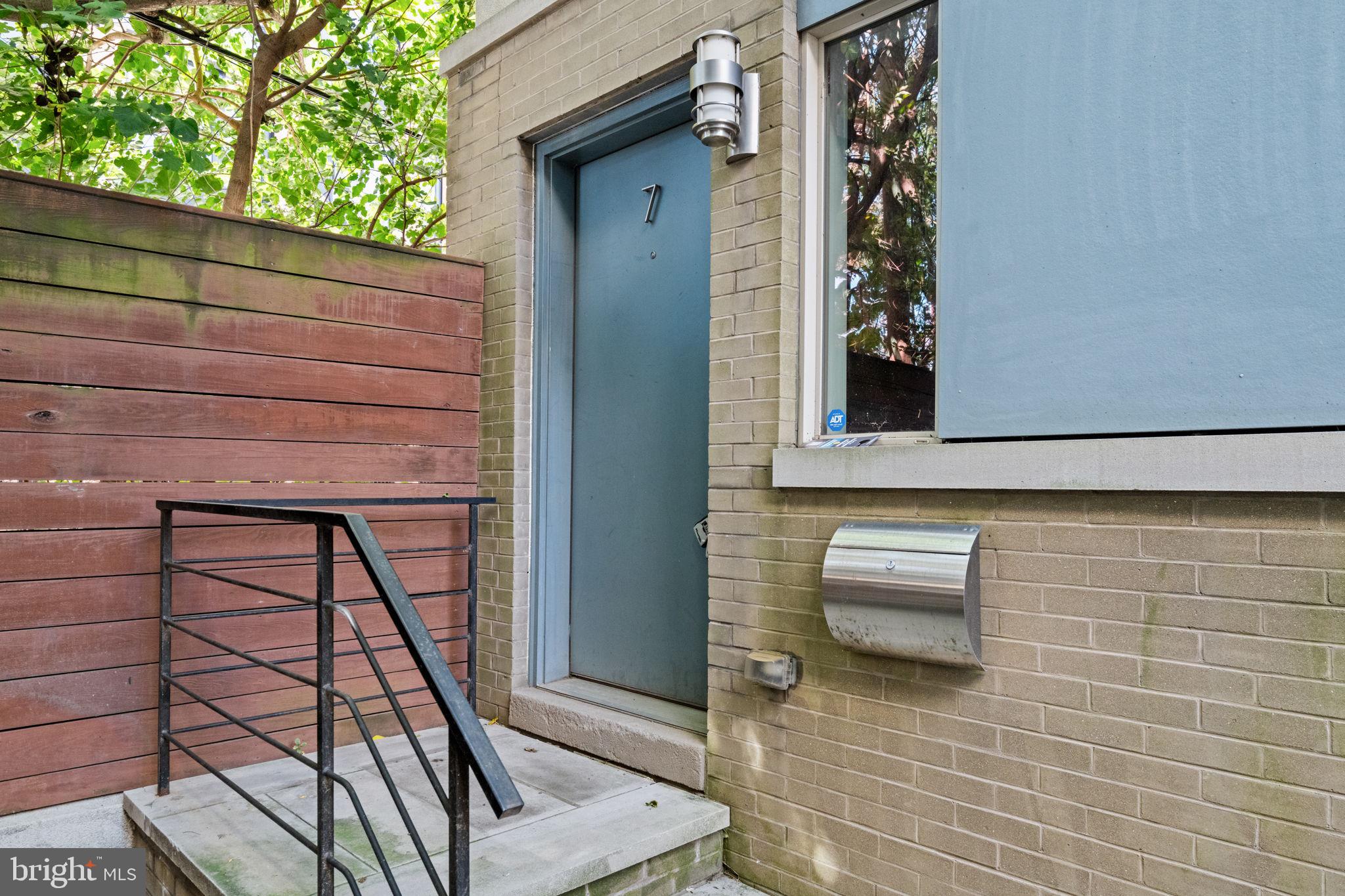 927 N FRONT STREET 7